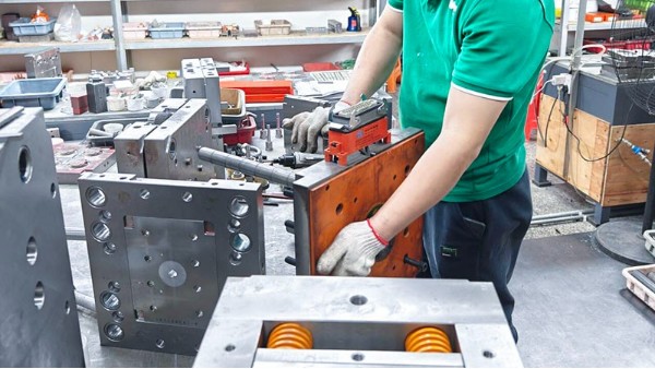 從3次試模問(wèn)題看注塑模具供應(yīng)商選擇與合同風(fēng)險(xiǎn)規(guī)避