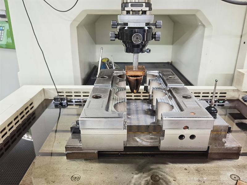 模具設(shè)備火花機(jī) 模具設(shè)備火花機(jī)