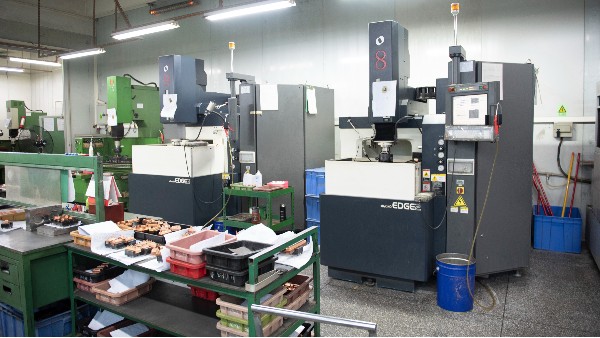 塑膠模具制造結(jié)構(gòu)會造成注塑件成型加工缺陷嗎？