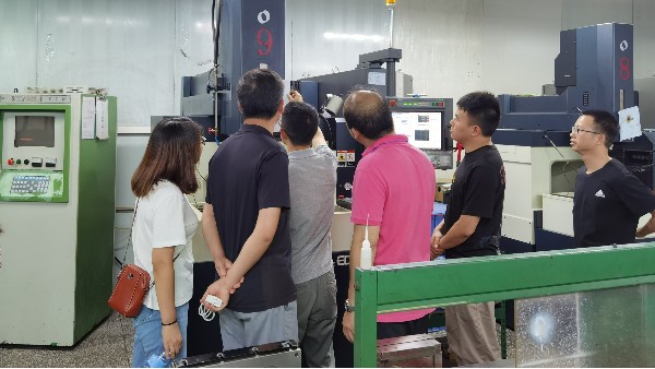 東莞醫(yī)療塑膠模具廠迎來千里之客