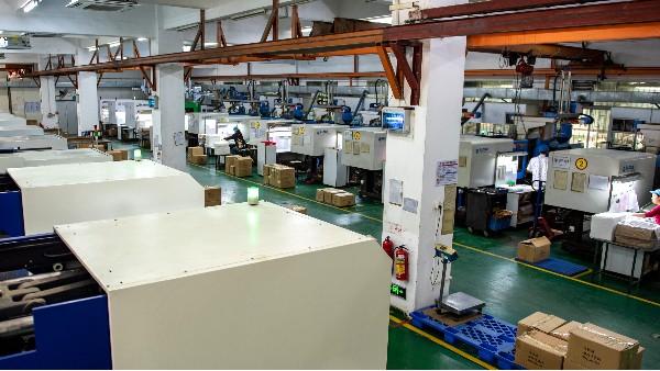 塑膠模具開模廠家生產(chǎn)過程中出現(xiàn)溢料怎么辦？